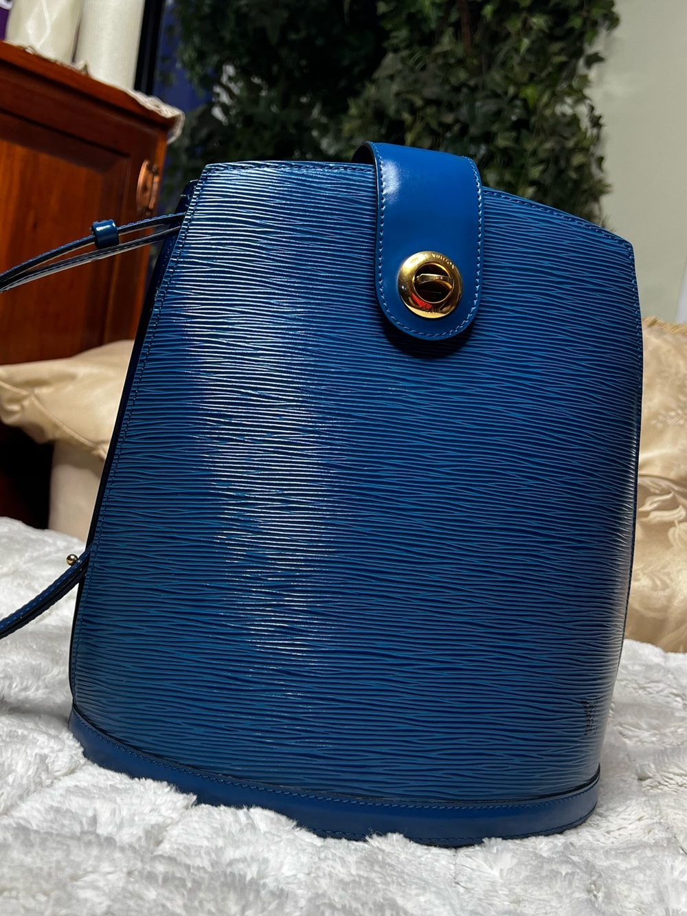 Louis Vuitton Epi Cluny Toledo Blue Shoulder Bag GM Vintage LV Leather Dust Bag
